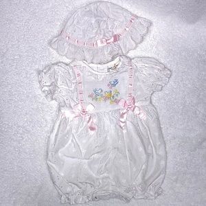 Vintage b.t. Kids eyelet embroidered blue bird bubble and sun hat 3-6m